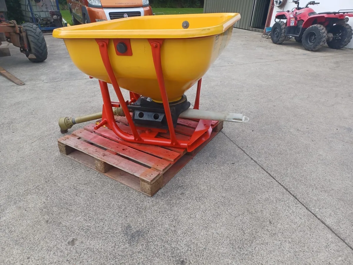Fertiliser Spreader - Image 2