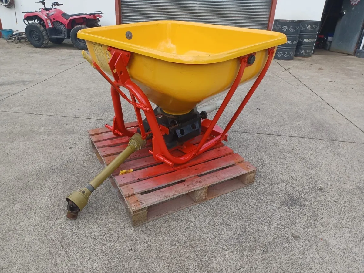 Fertiliser Spreader - Image 1