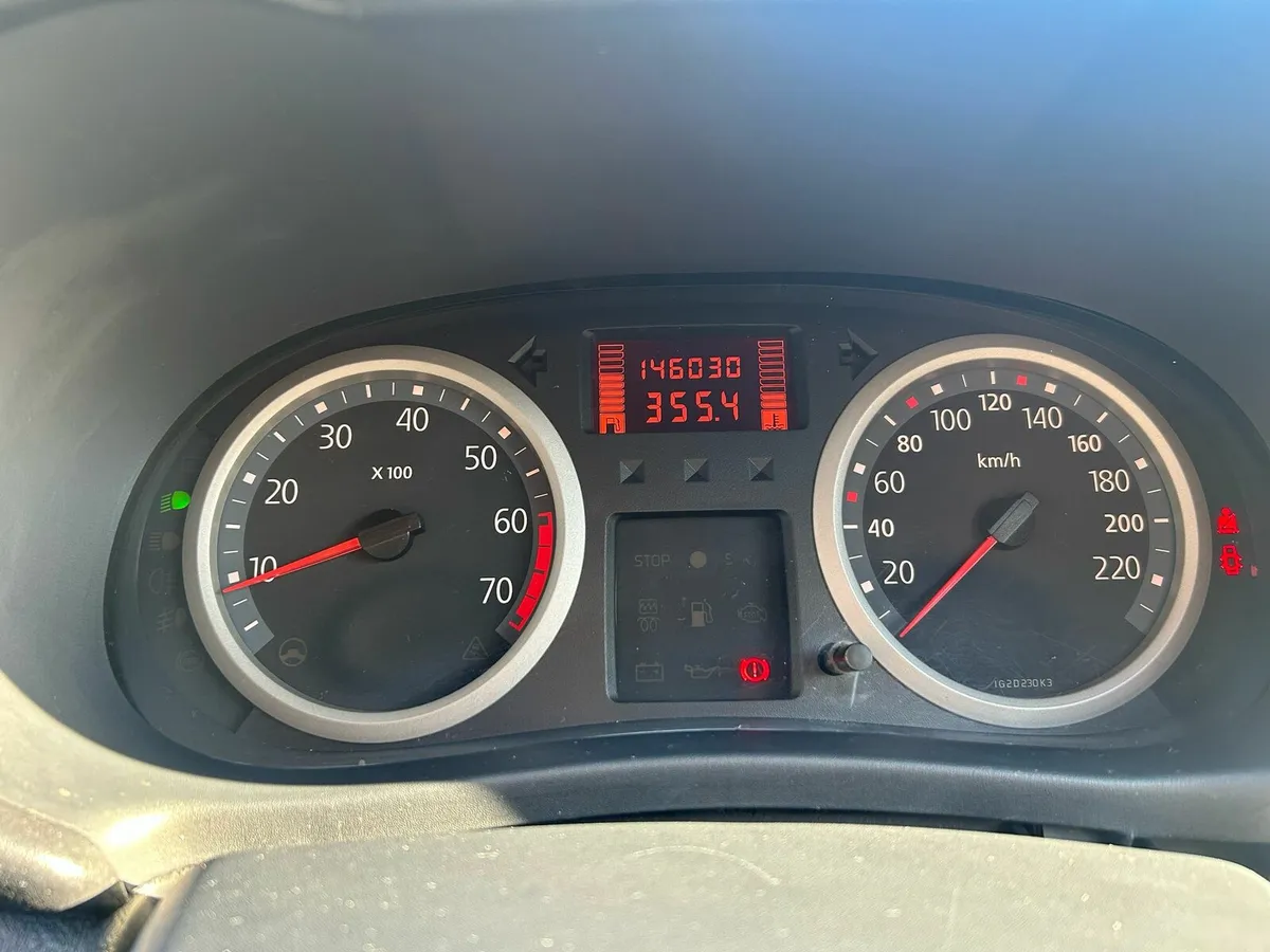 *Renault Clio * - Image 3