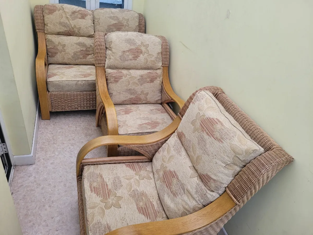 Wicker Suite Superior quality with table & cushion - Image 2