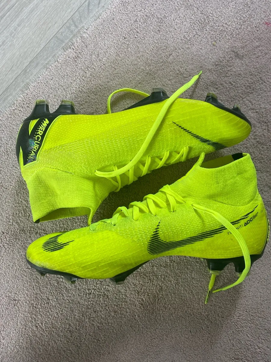 Soccer/football boots - Image 1