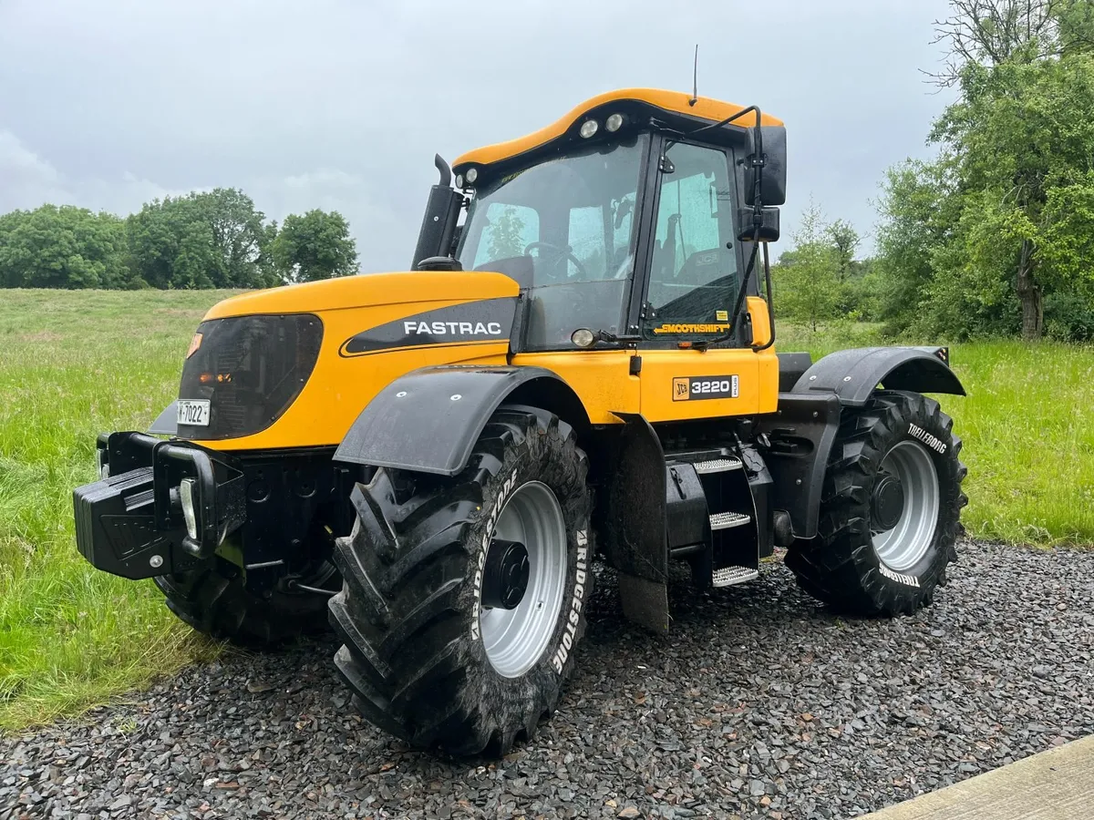 JCB Fastrac 3220 @ Russell Fastraxx - Image 1