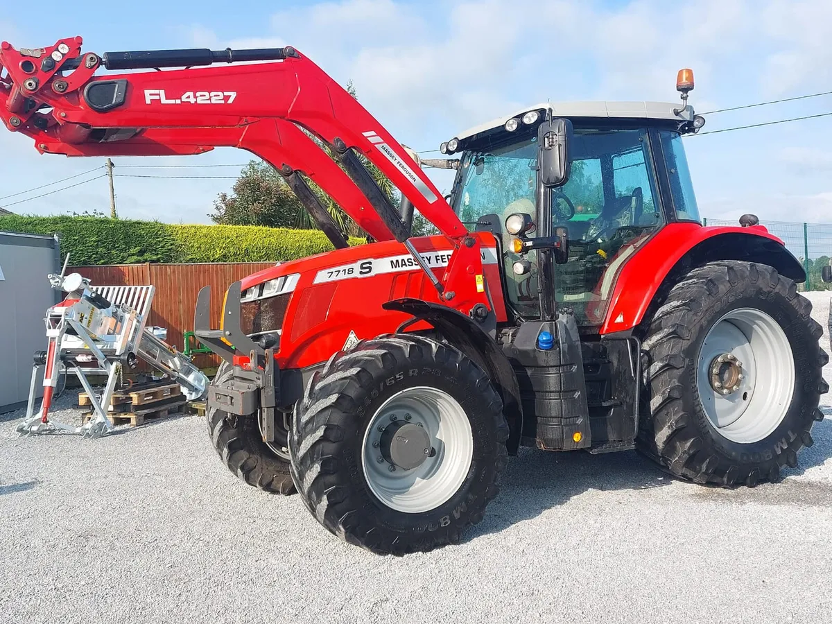 Massey ferguson 7718s tractor - Image 4