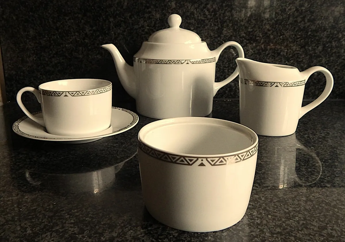 15 Piece Vintage Royal Doulton Platinum  Tea Set - Image 3