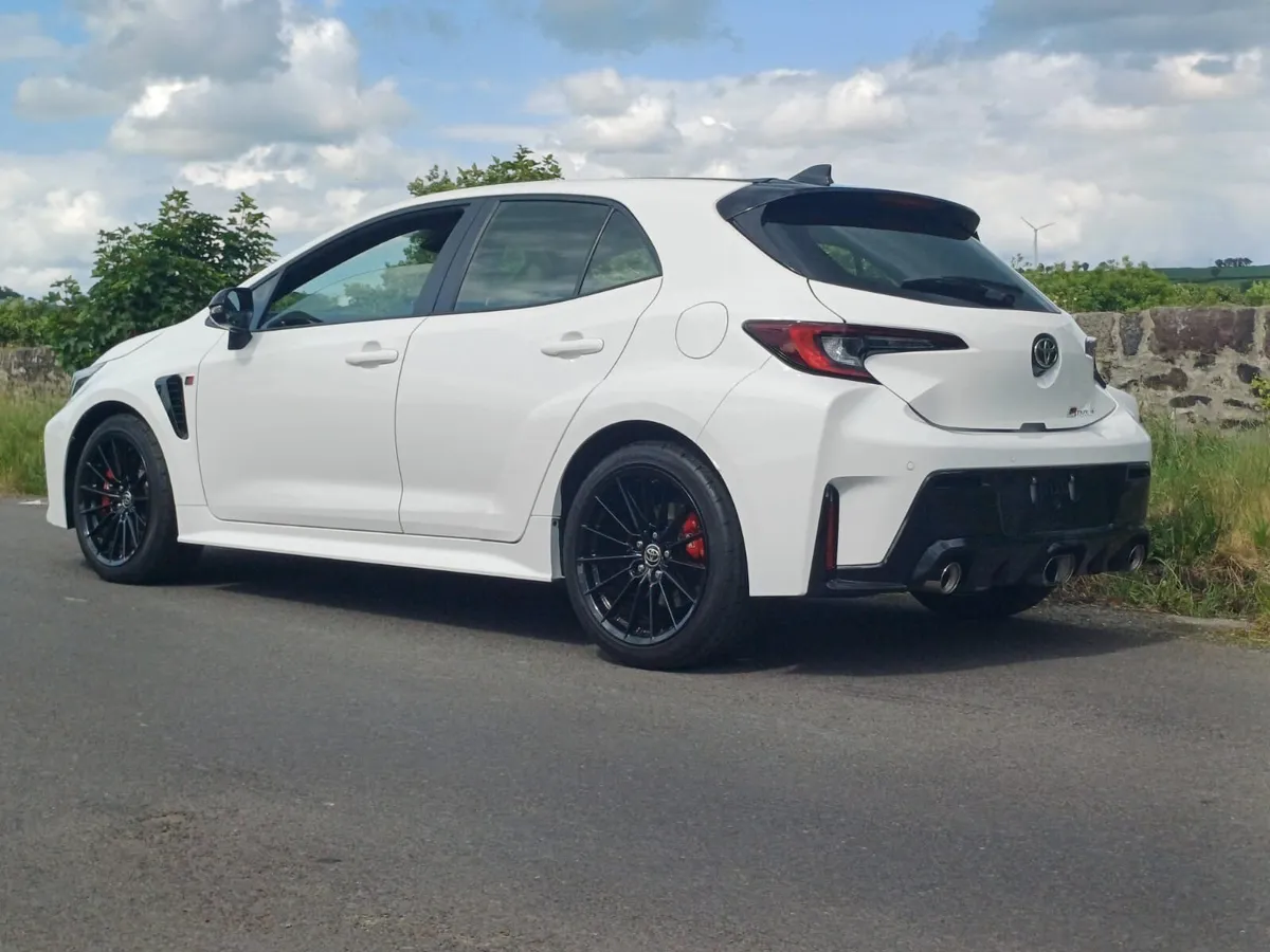 Toyota Corolla 2025 - Image 2