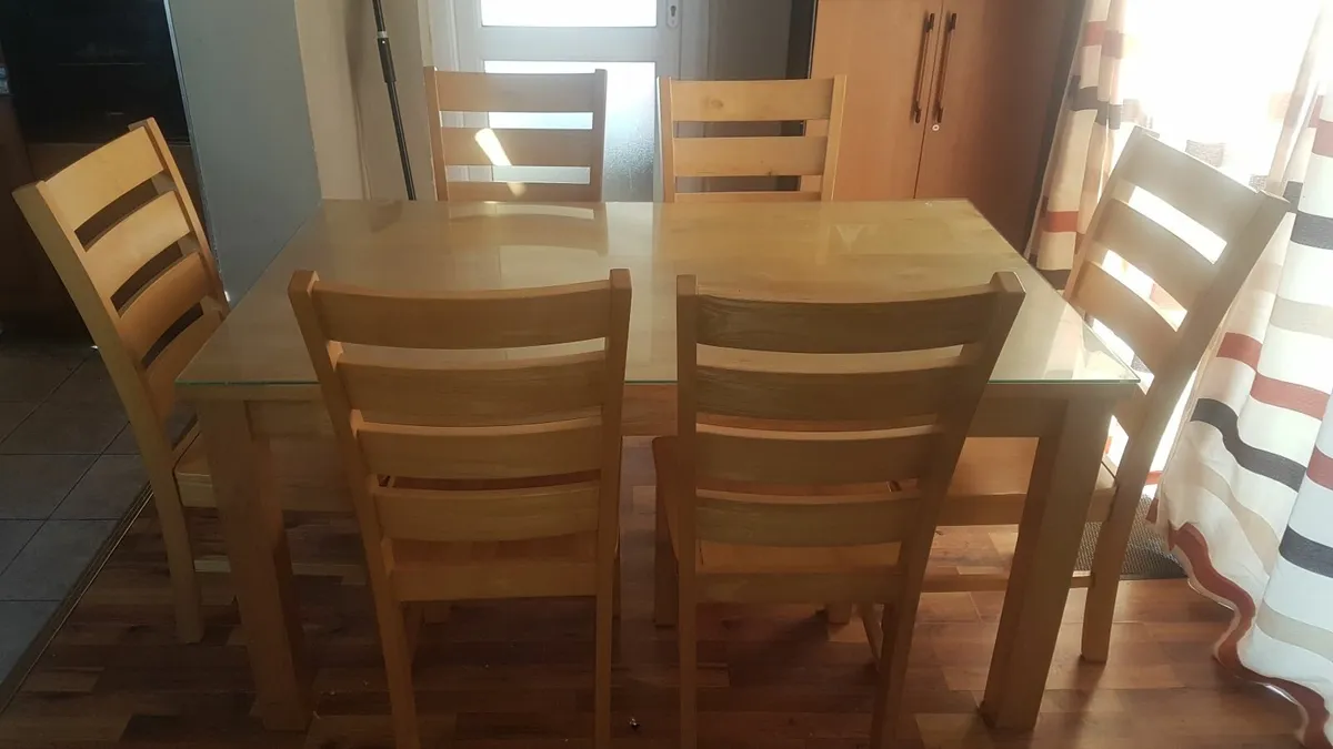 Kitchen table with 6 chairs