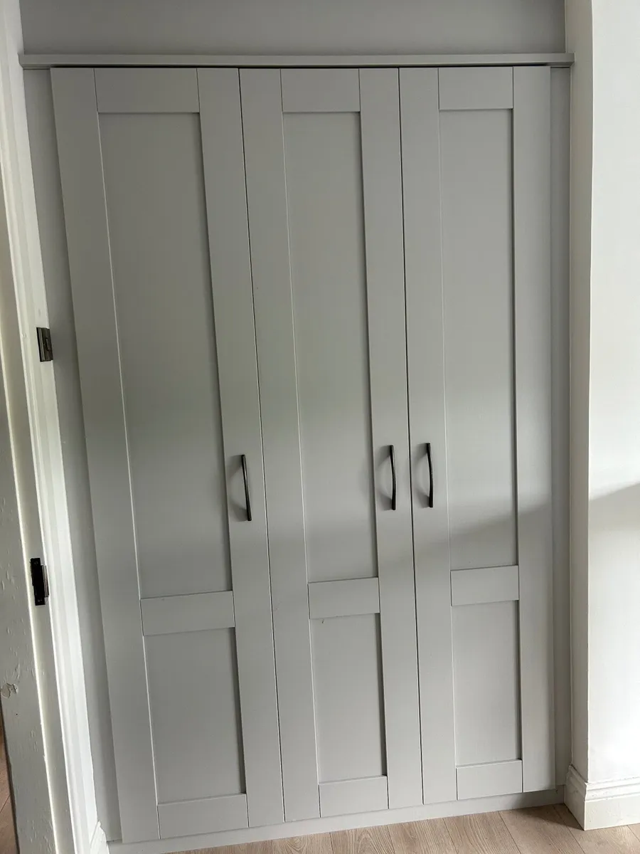 Fitted wardrobe - Image 1