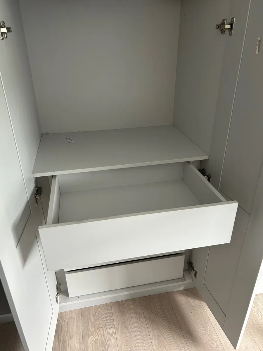 Fitted wardrobe - Image 2