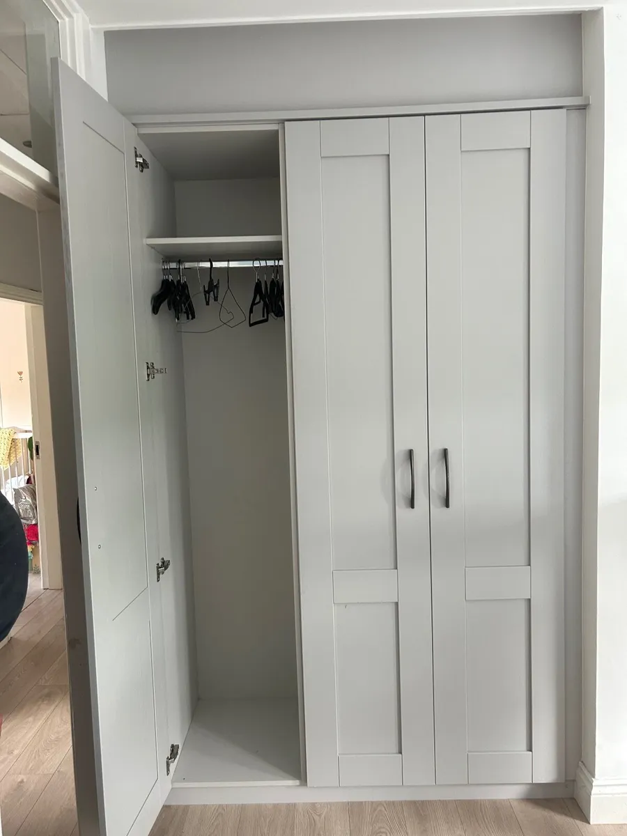 Fitted wardrobe - Image 4