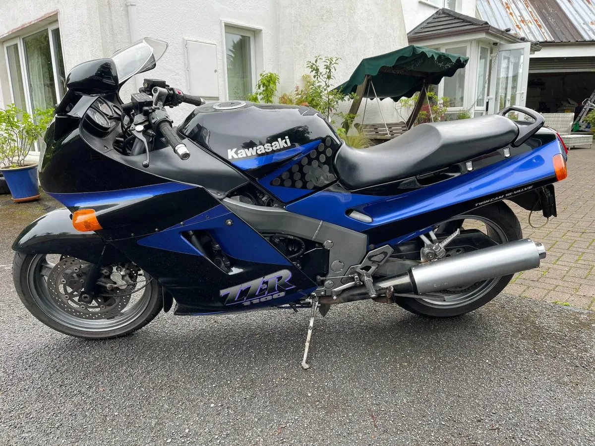 Kawasaki ZZR1100 1990 - Image 1