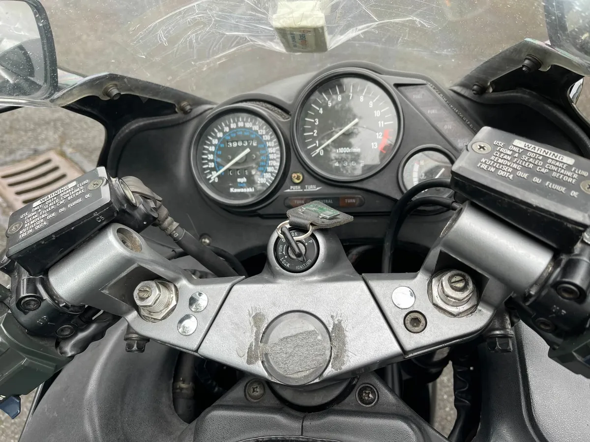 Kawasaki ZZR1100 1990 - Image 4
