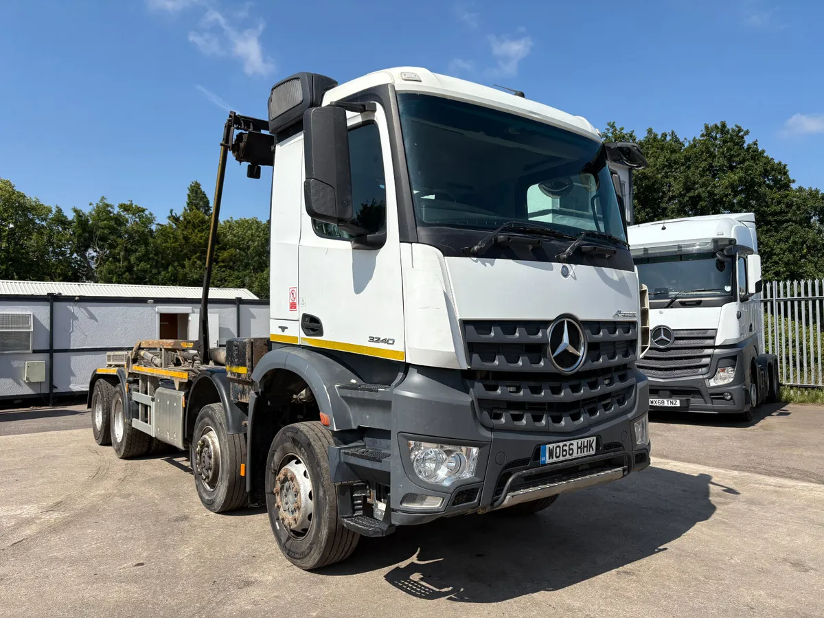 MERCEDES BENZ AROCS 3240 HOOK LOADER - Image 1