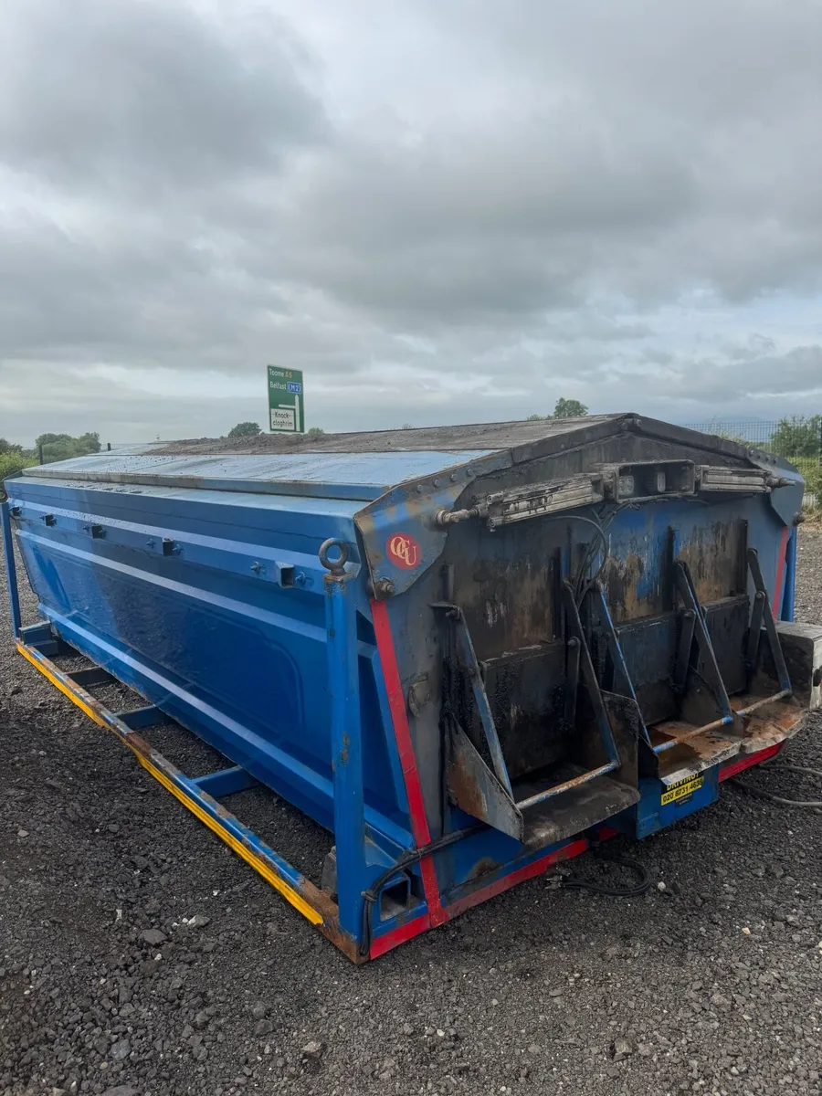 Proteus Hot Box off 6x2 Tipper - Image 1