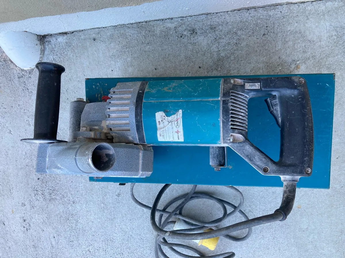 Makita Wall Chaser Professional 6 inch - Image 3