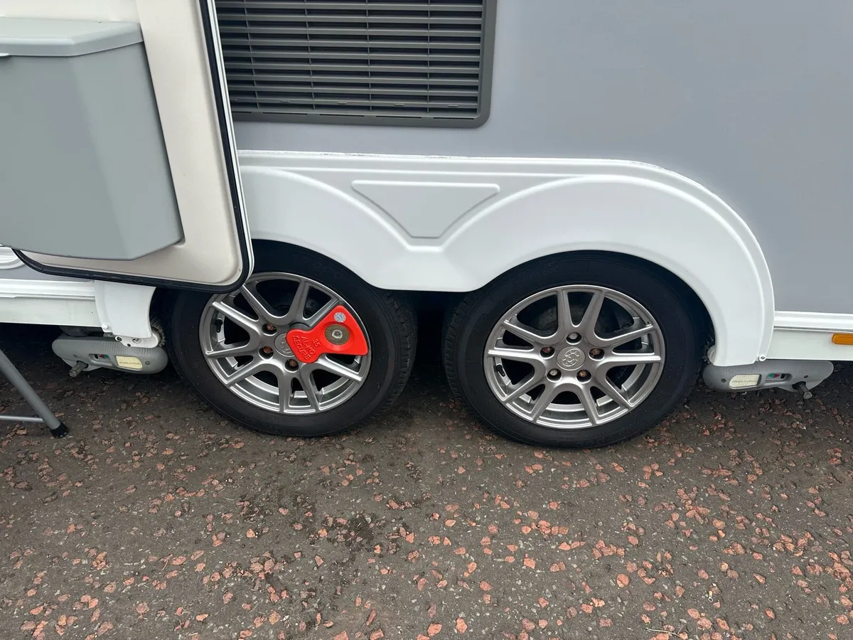 2018 compass connoisseur 860 - Image 4