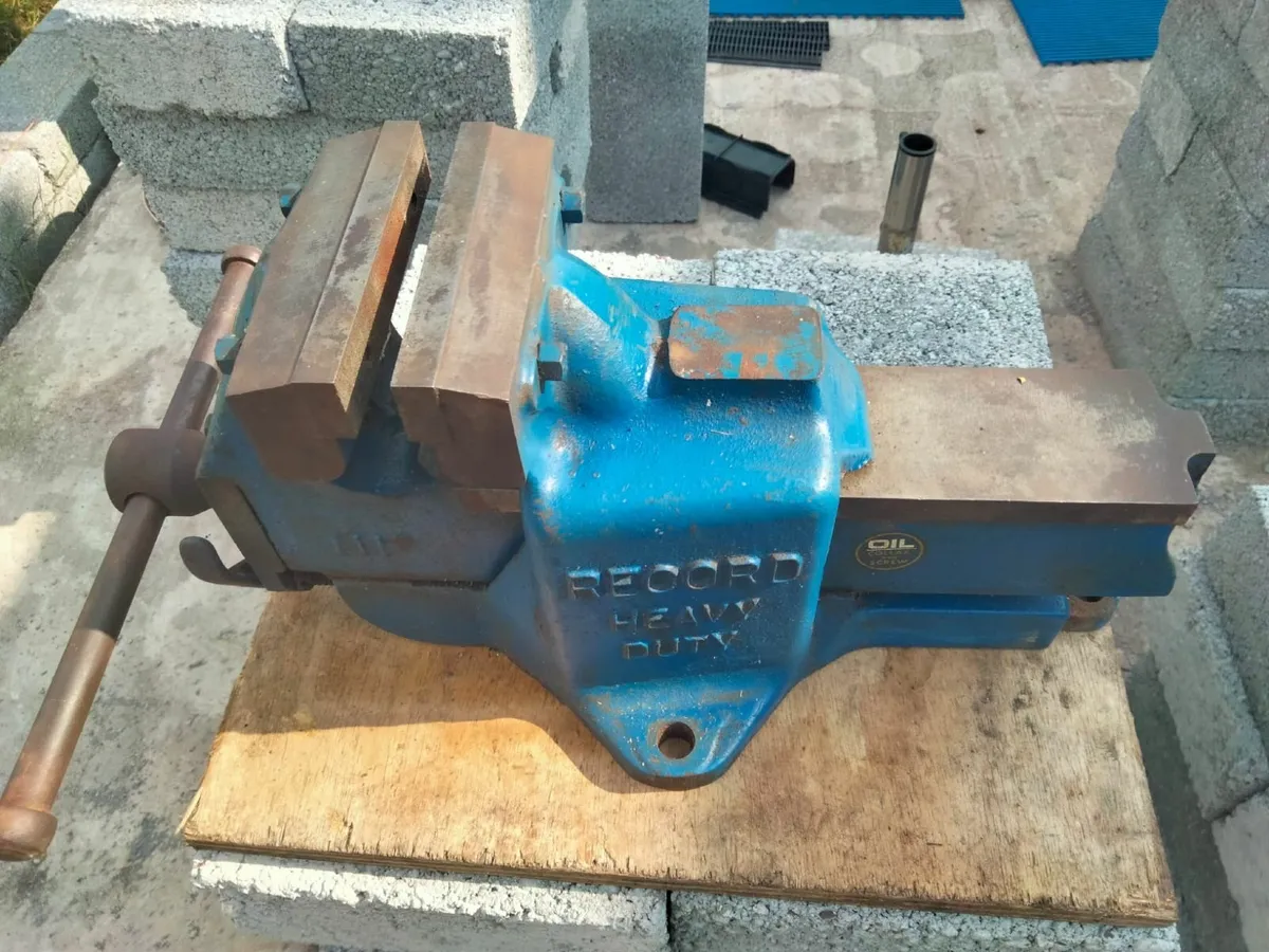 Record 111 Heavy Duty Bench Vice - Image 1