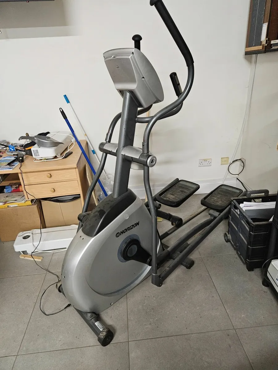 Cross trainer - Image 1