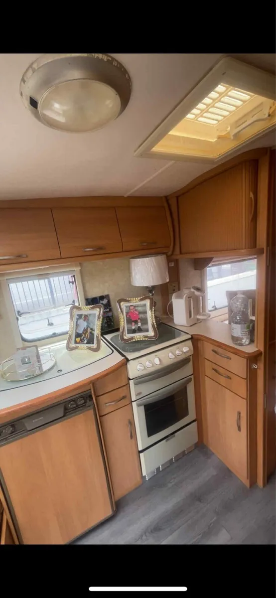 Caravan - Image 2