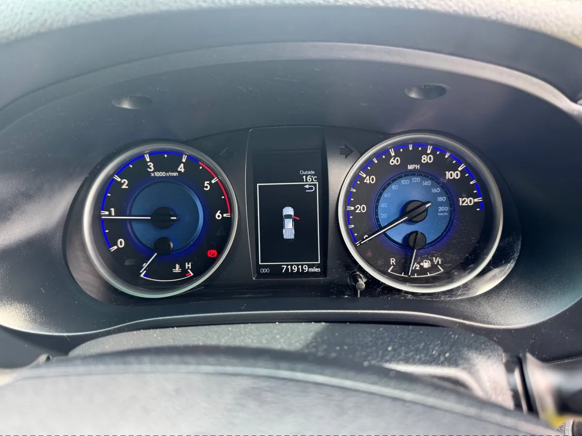 Toyota Hilux 2016 - Image 3