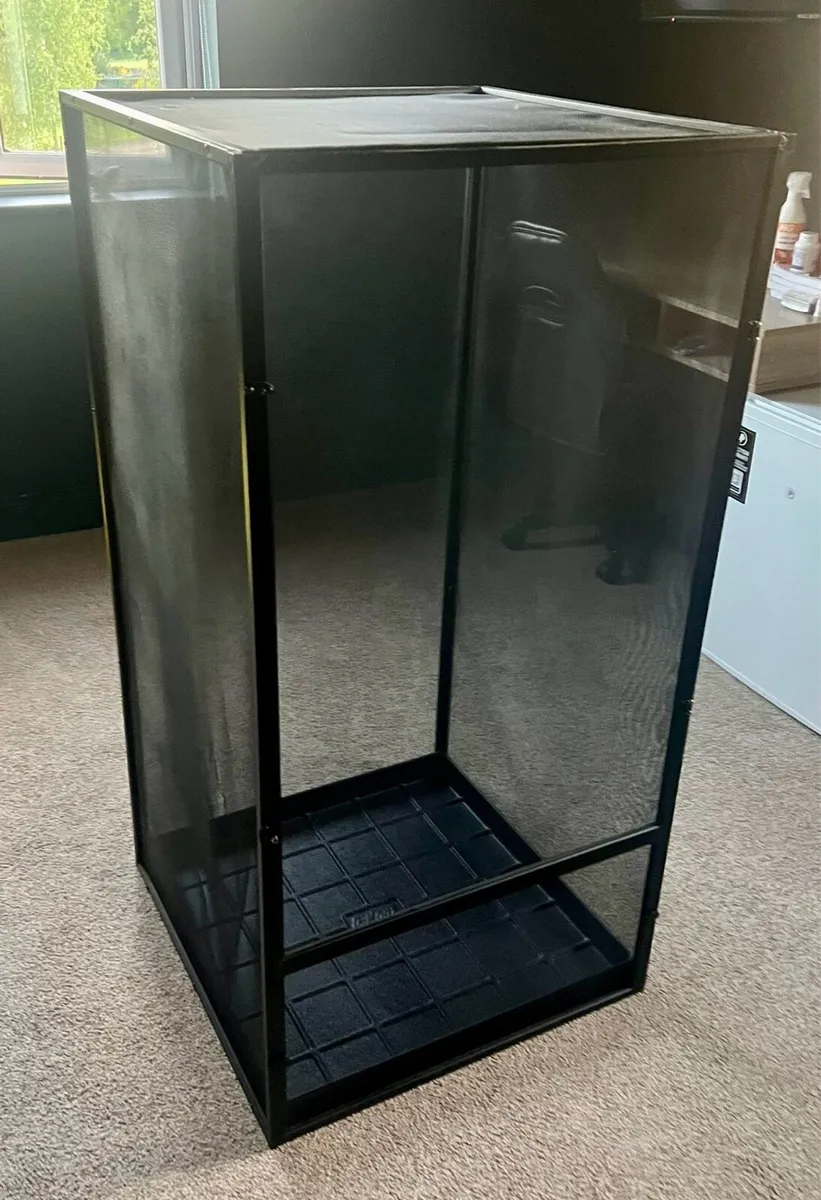 Reptile enclosure - Image 2