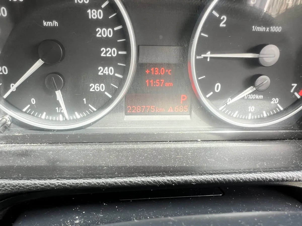 BMW 3-Series 2007 - Image 2