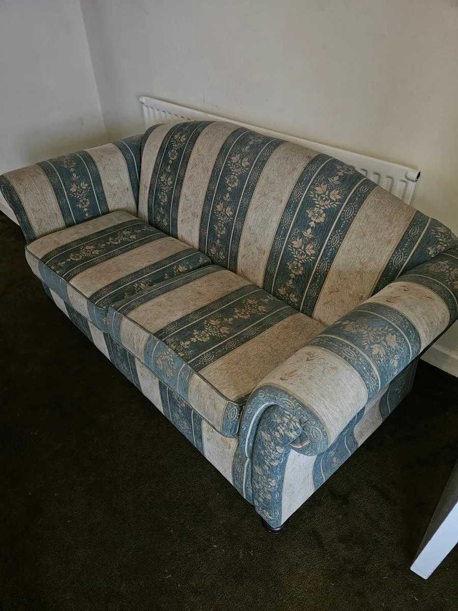 2-Seater Traditional Sofa - Image 1