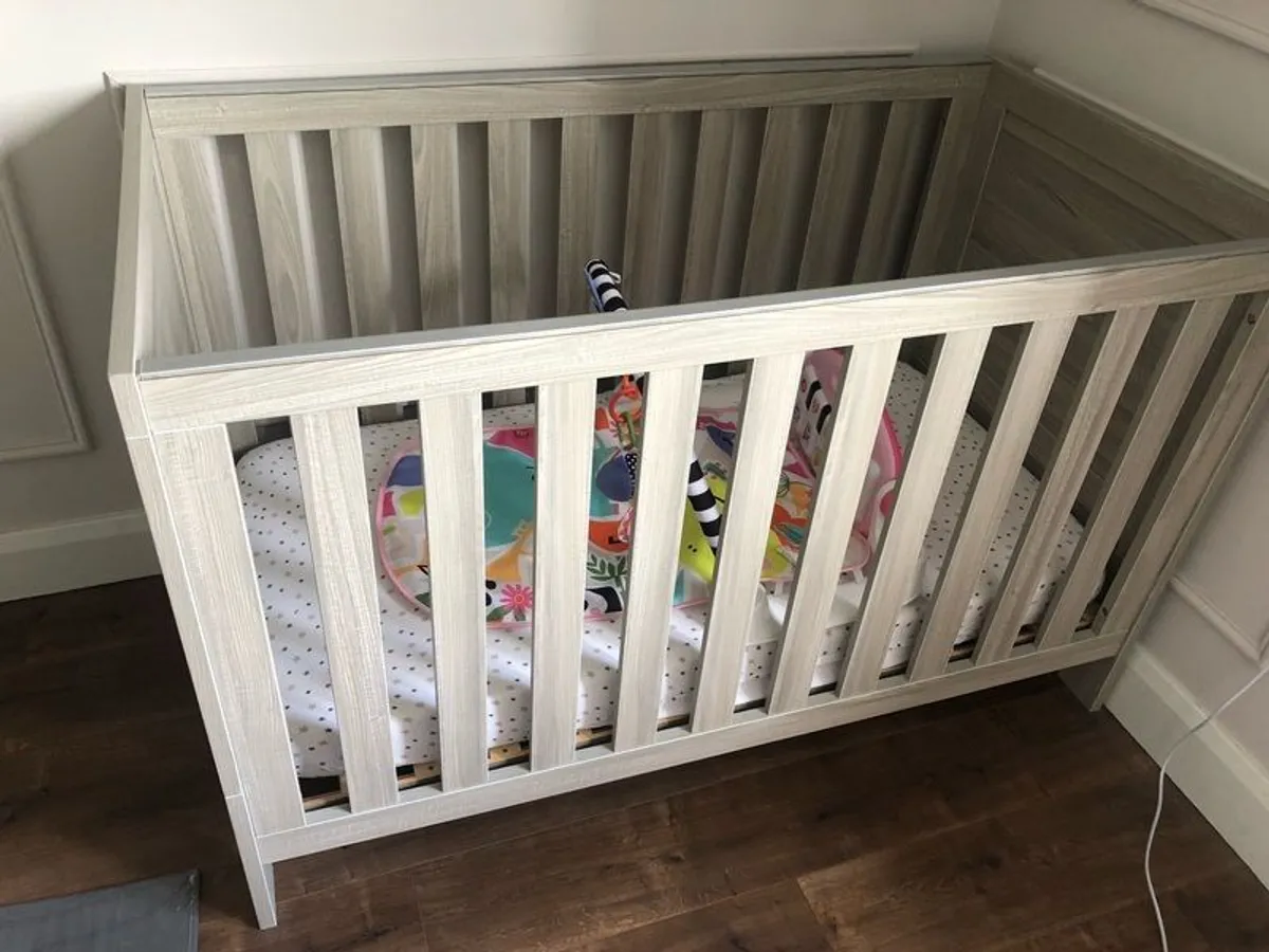 Cot bed, Rocking Chair, Co Sleeper, Bumble chair, Mattresses - Image 4