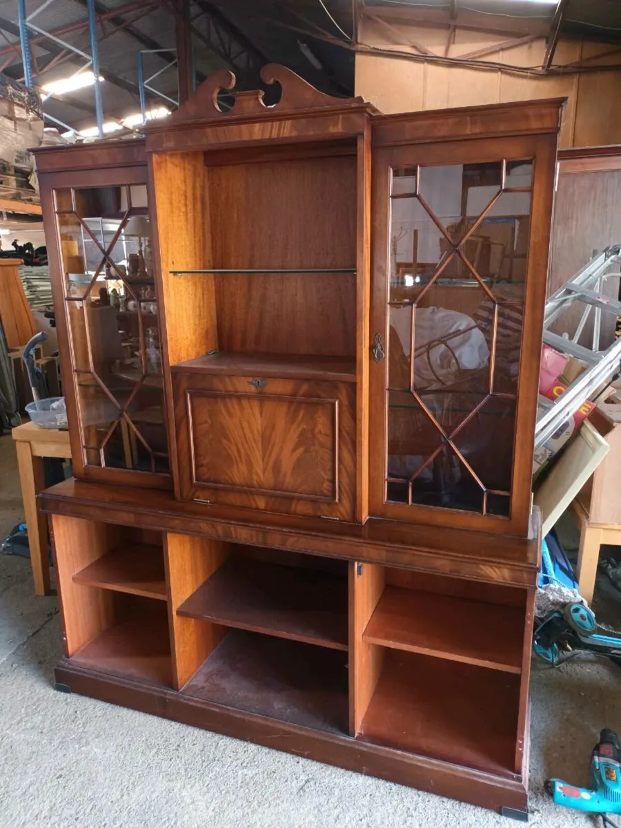 Dresser - Image 1