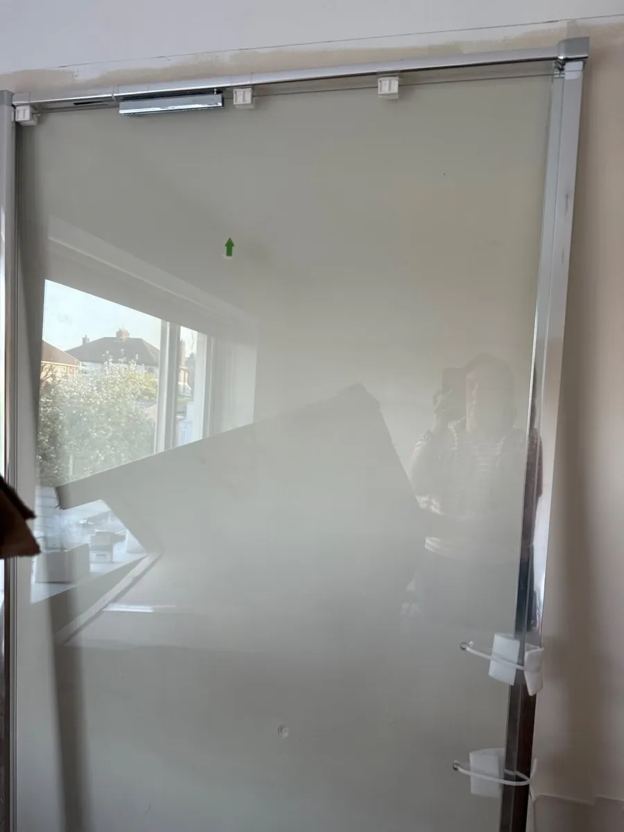 Shower door - Image 1