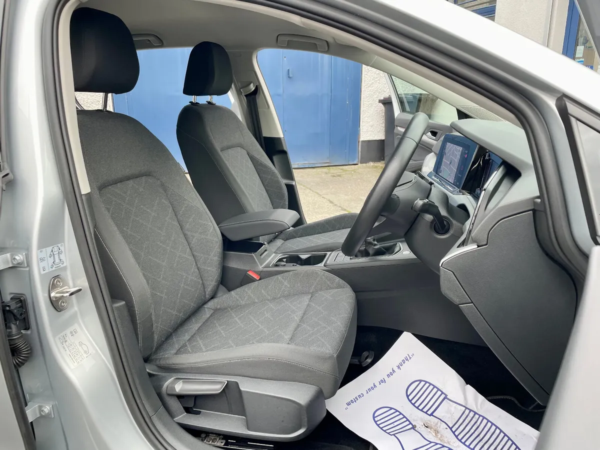 Volkswagen Golf Life 2.0TDI 115PS Manual 5Dr,2023 - Image 4