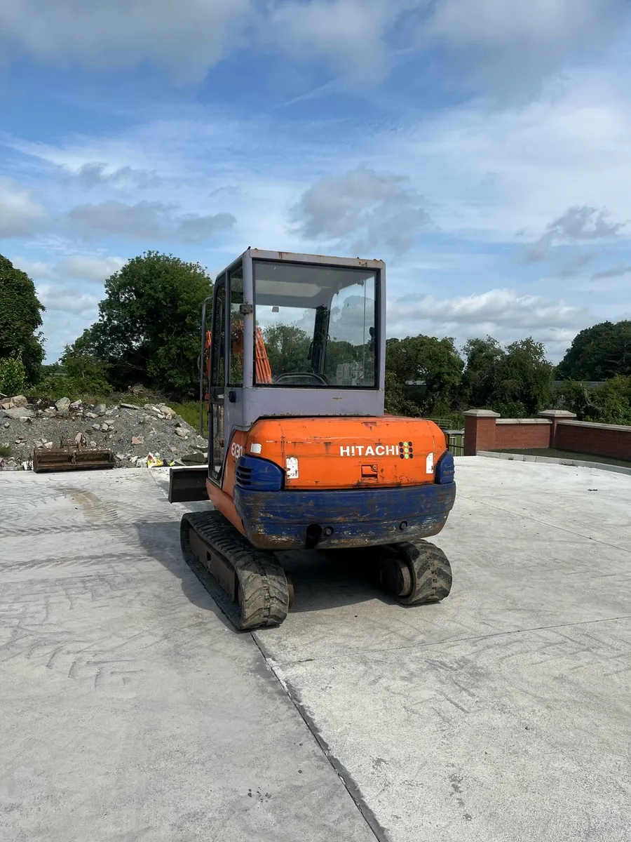 3 Ton Hitachi Mini Digger - Image 2