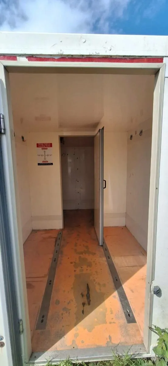 12 x 7 foot Insulated container - Image 1