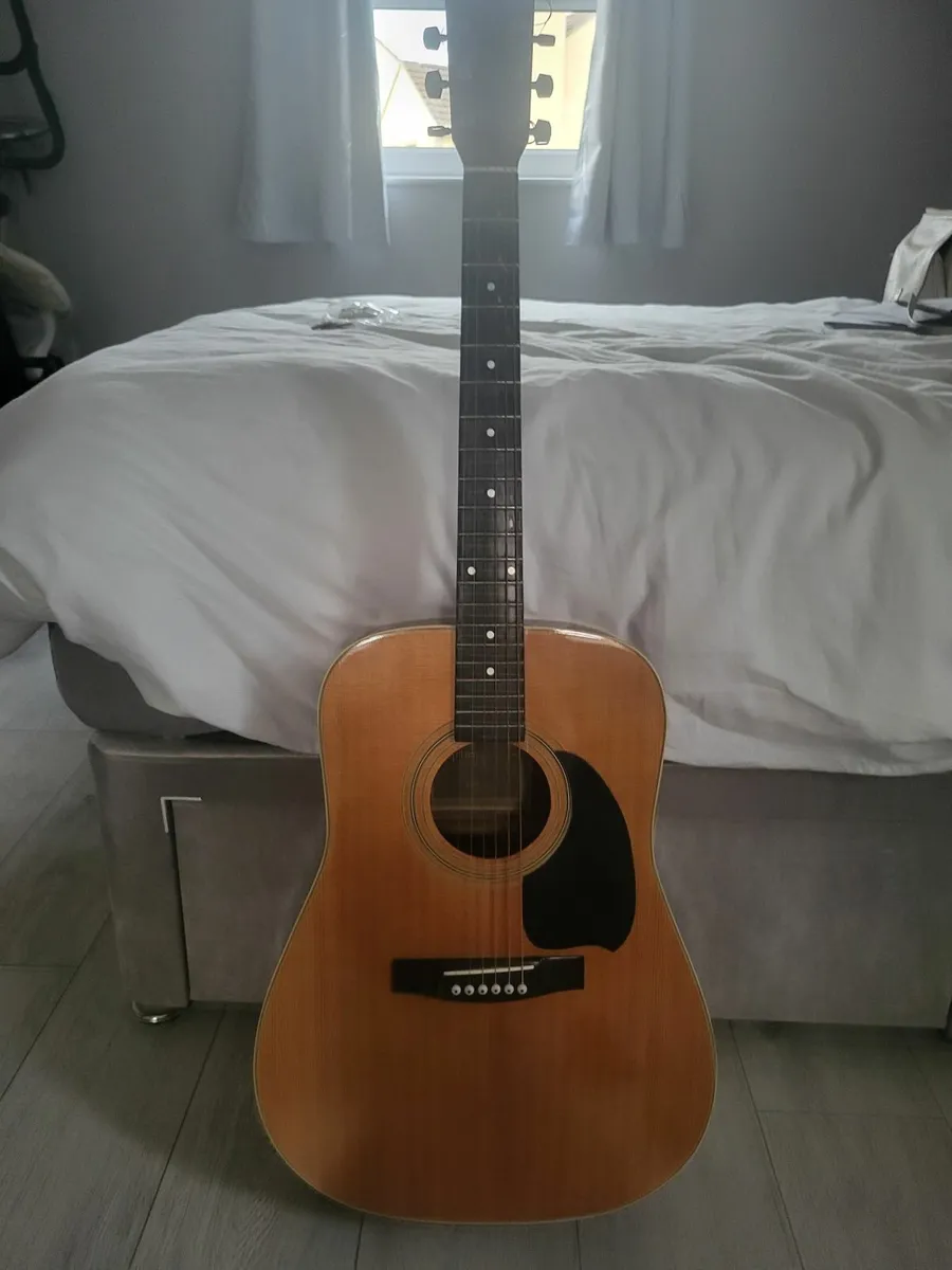 Guitar - Image 4