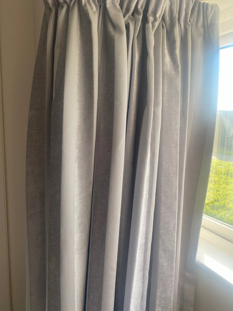 Curtains - Image 2