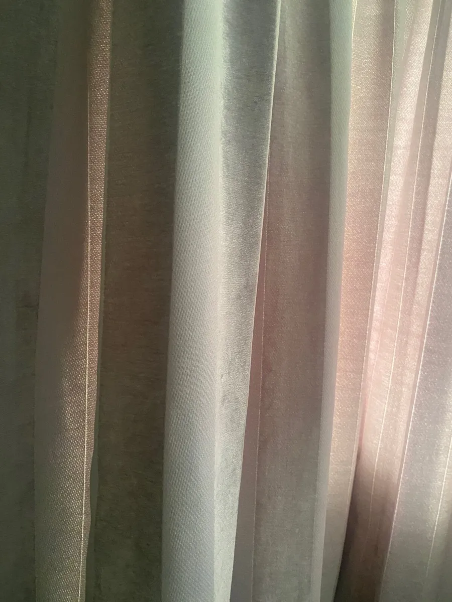 Curtains - Image 3