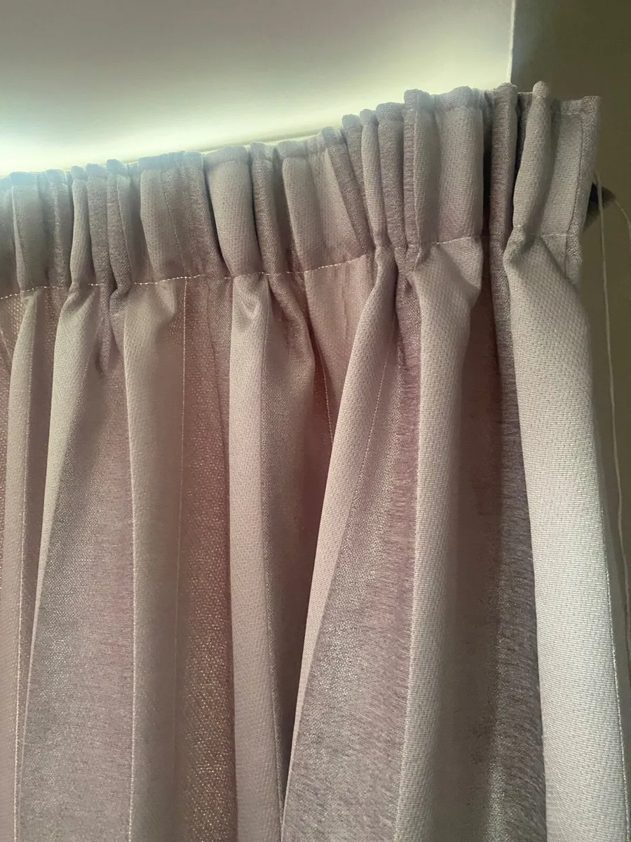 Curtains - Image 4