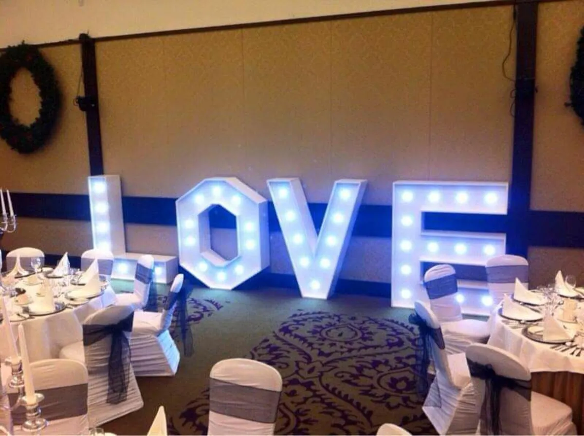 LOVE SIGN WEDDING - Image 3