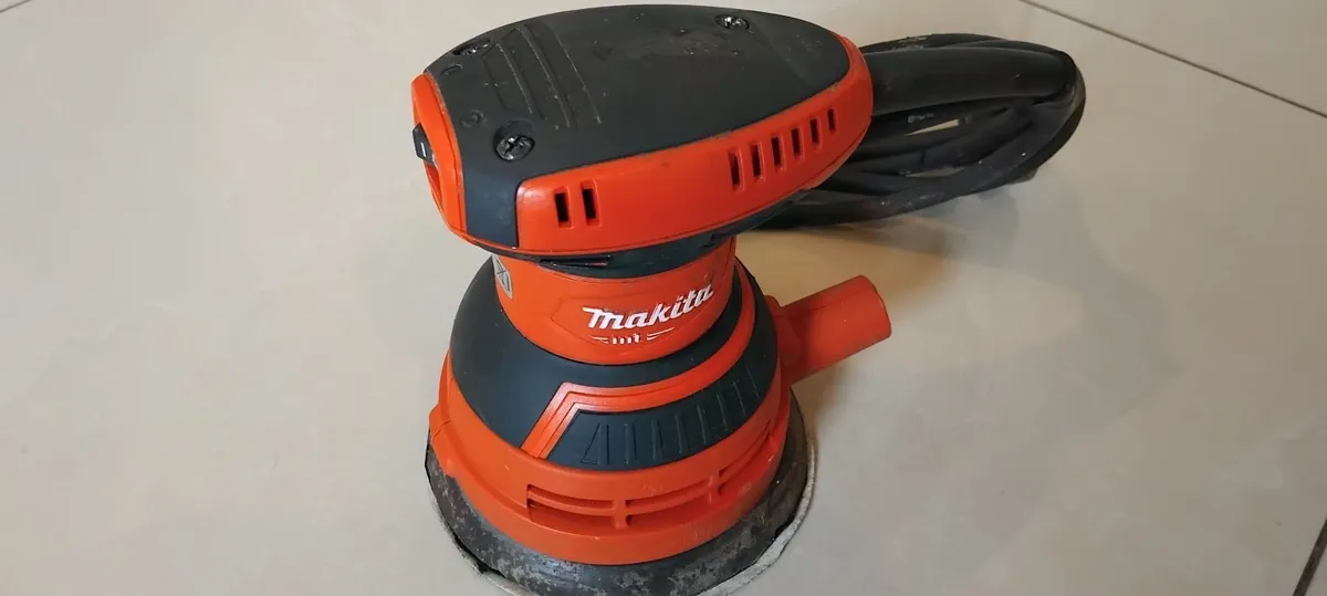 Makita M9204 Random Orbit Sander 240v - Image 1