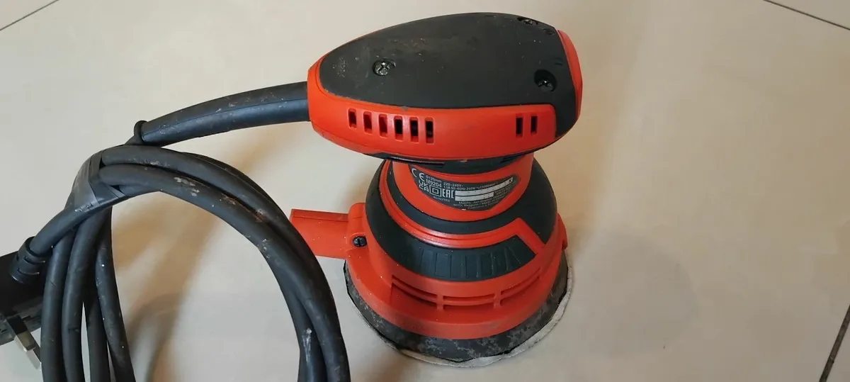 Makita M9204 Random Orbit Sander 240v - Image 3