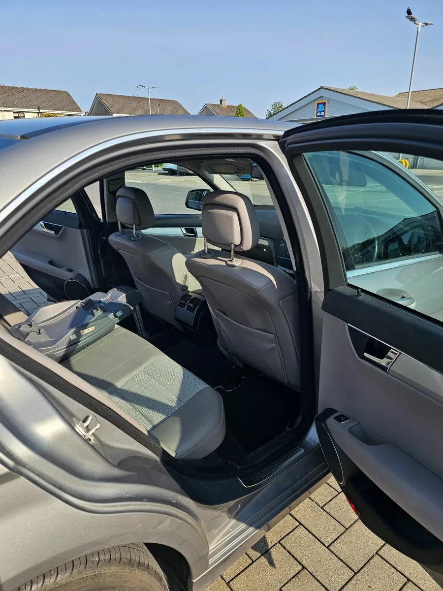 Mercedes-Benz C-Class 2007 - Image 3