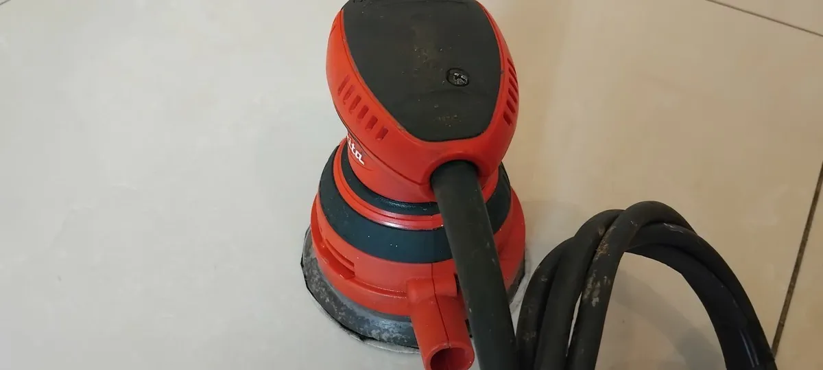 Makita M9204 Random Orbit Sander 240v - Image 4