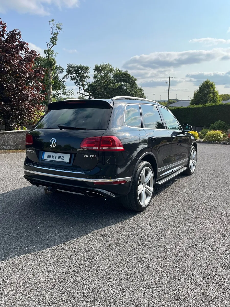 2018 Volkswagen Touraeg - Image 3