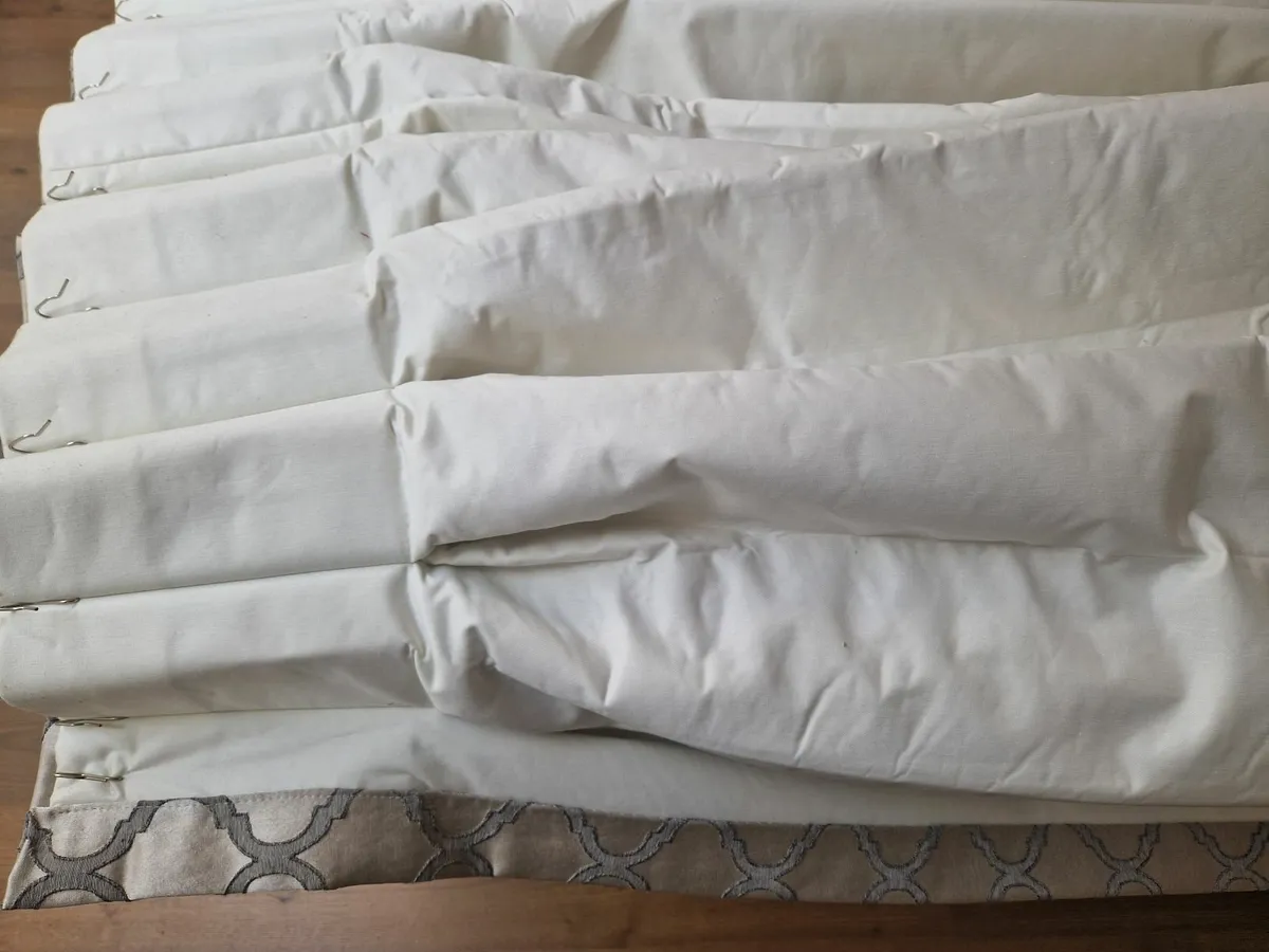 Curtains - Image 3