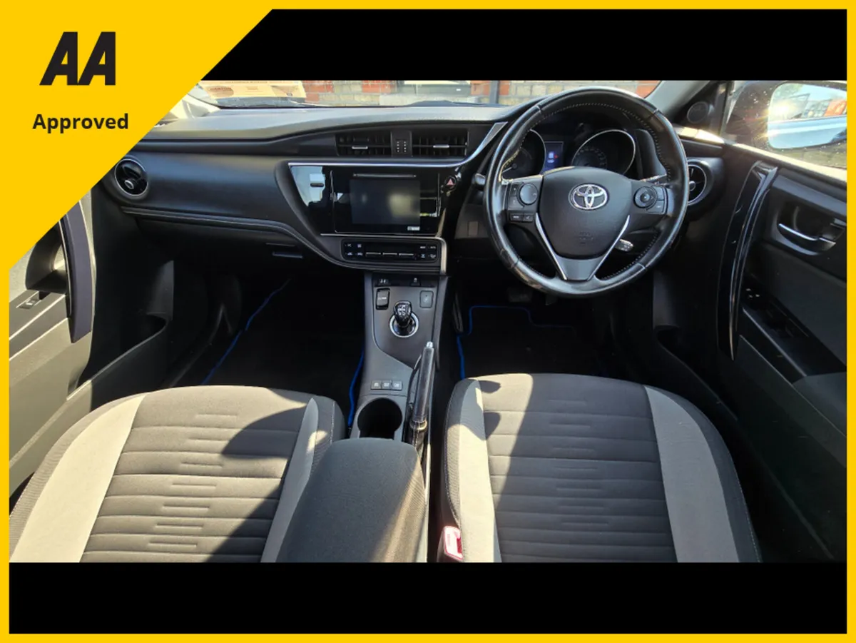 Toyota Auris 1.8 HYBRID LUNA 4DR AUTO - Image 4