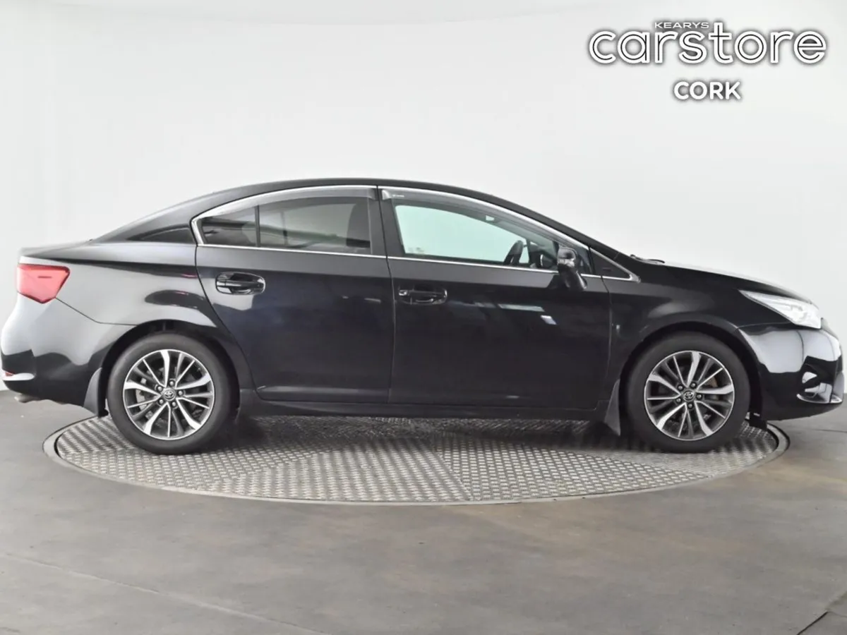 Toyota Avensis 1.6 D-4d Sol Navi Saloon - Image 3