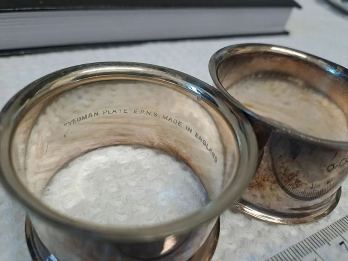 2 silver plated napkin rings - Image 2