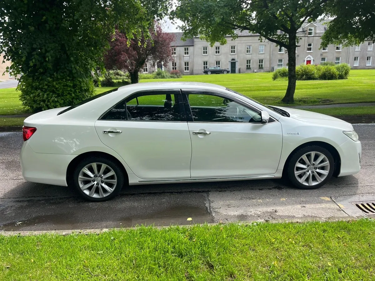 Toyota Camry hybrid - Image 3