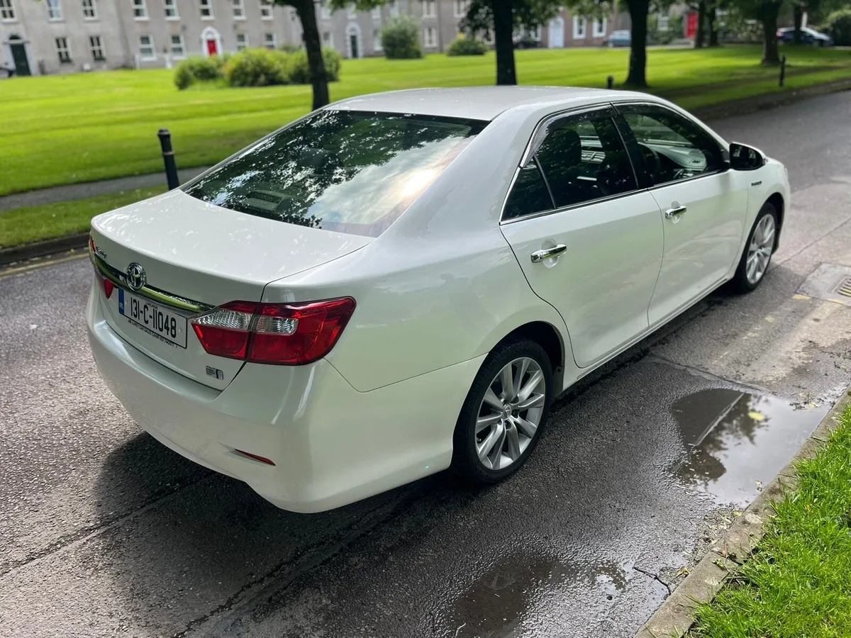 Toyota Camry hybrid - Image 4