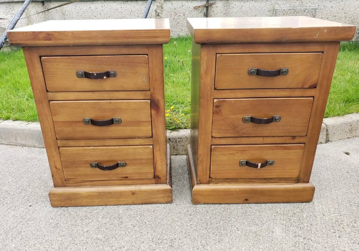 Oak bed side lockers