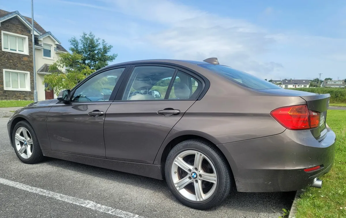BMW 3-Series 2015 - Image 2